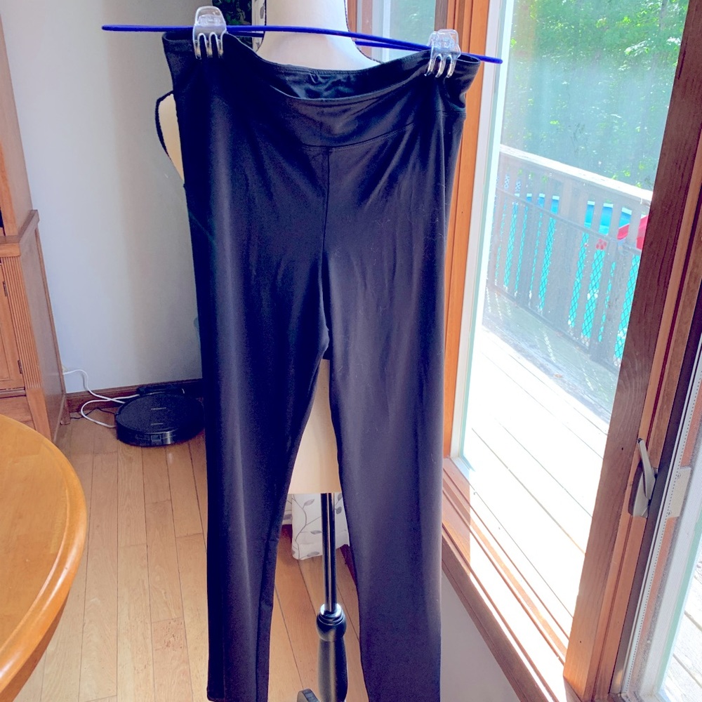Black yoga pants.